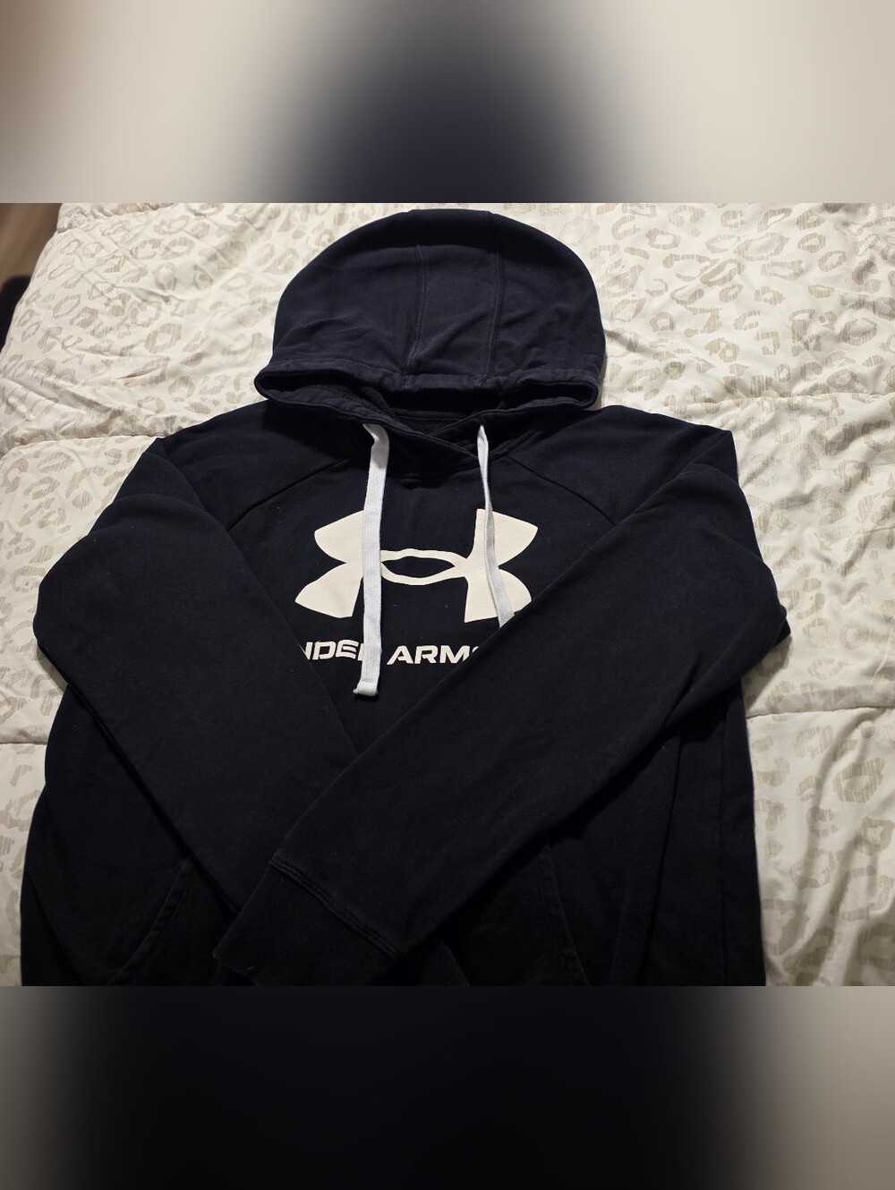 Under Armour Black Pullover Hoodie    Size MEDIUM